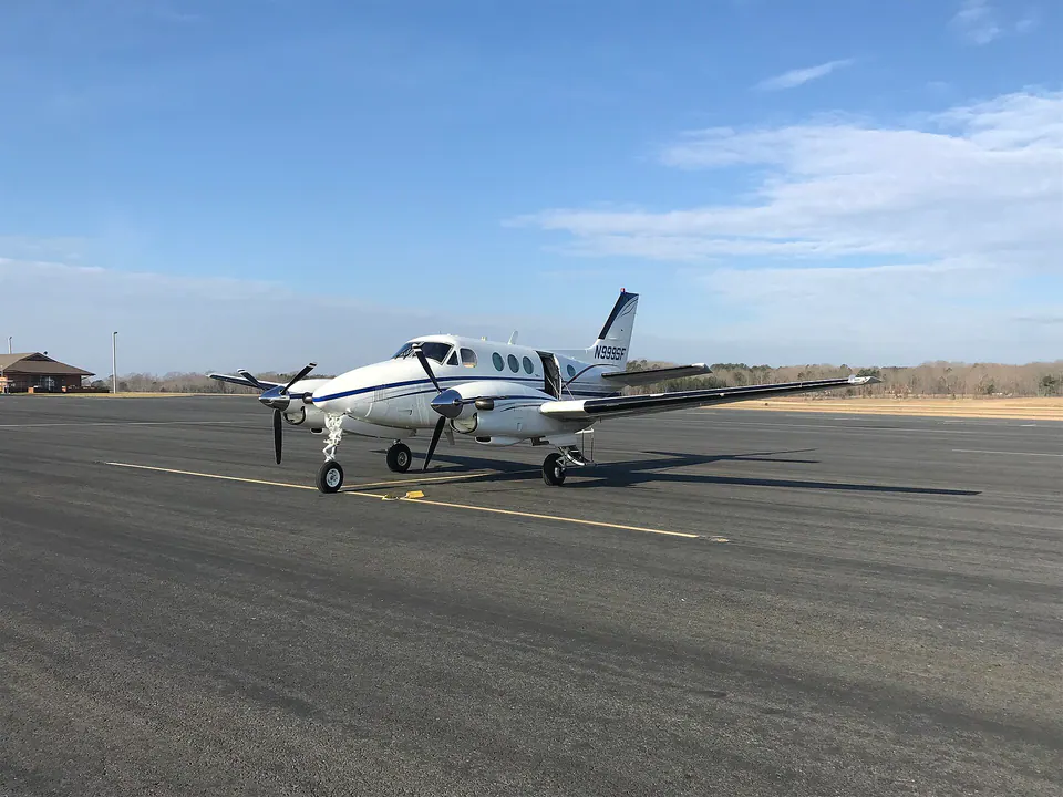 Beechcraft King Air E90