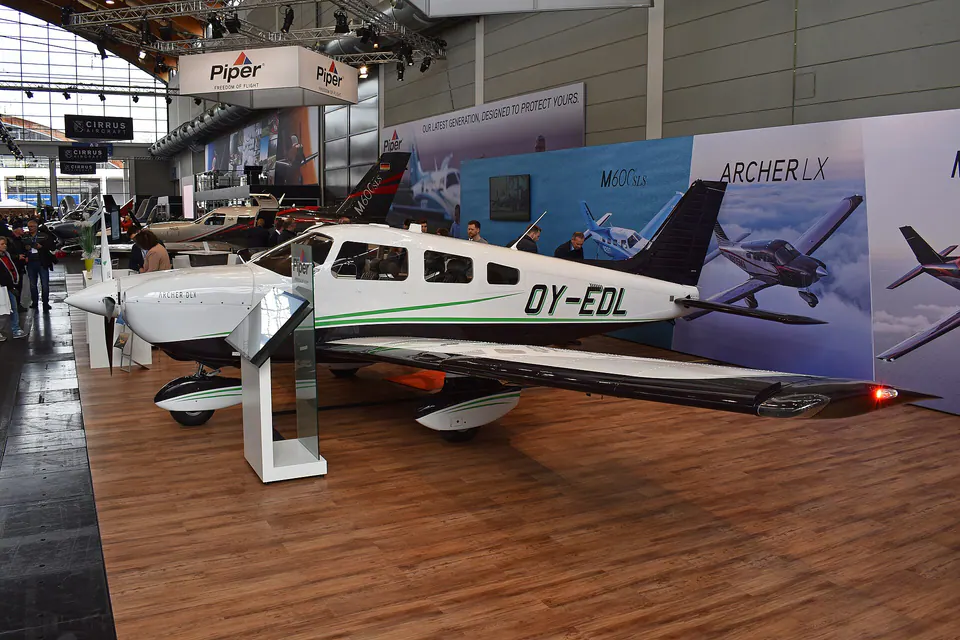 Piper Archer DLX